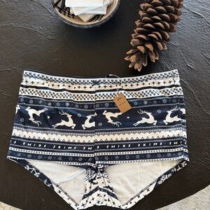 NWT! SKIMS Navy/Cream Festive Reindeer Patterned Women's PJ shorts. Size XL.